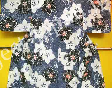 Mode Pulls Pulls Kimono Redial Luxury Pull kimono noir-dor\u00e9 imprim\u00e9 avec th\u00e8me style d\u00e9contract\u00e9 